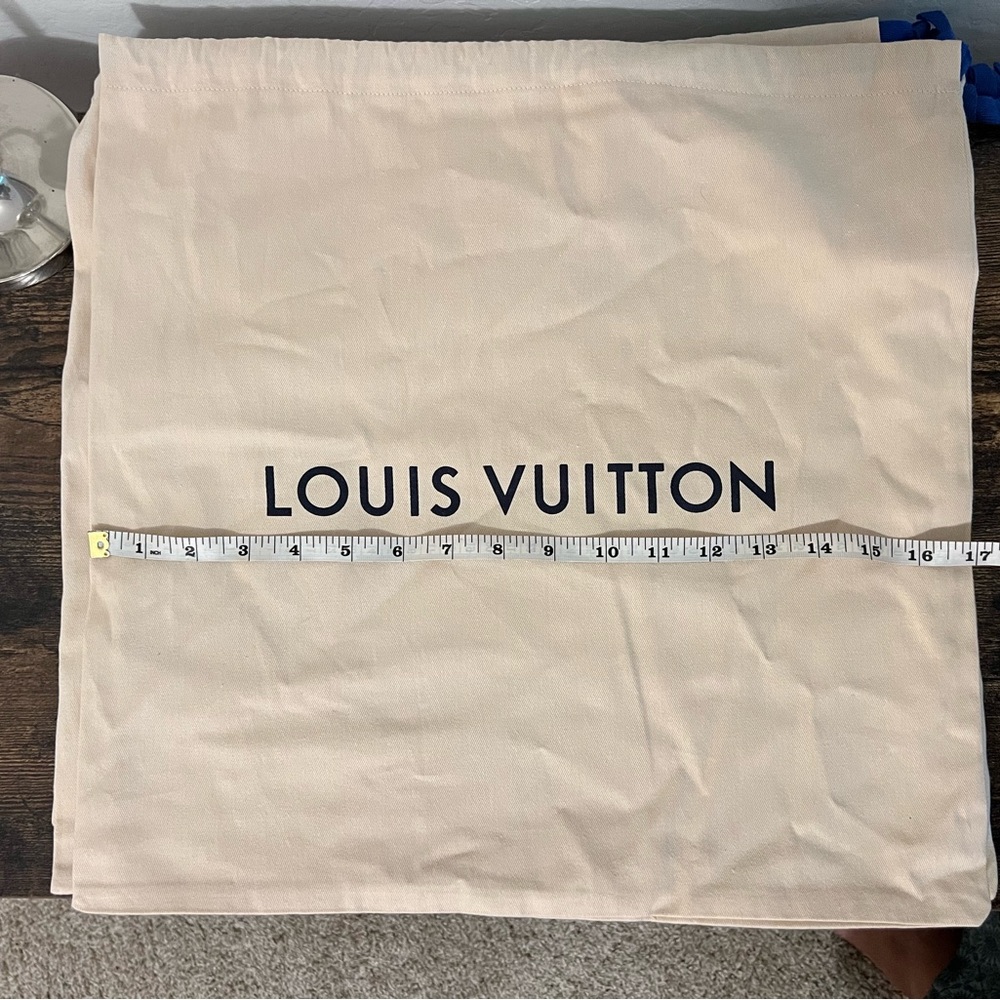 Authentic Louis Vuitton 🍊 XL BUNDLE
5 -Storage Boxes & 12 -Dust Bags - Picture 12 of 16